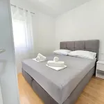 Grey 2 Apartment Zadar