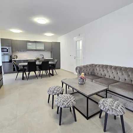 Grey 2 Apartment *